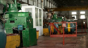 Machinerie industrielle peinte en vert forêt par Peintre Victoriaville.